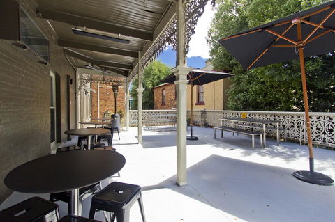 Deloraine Hotel - Renee 28