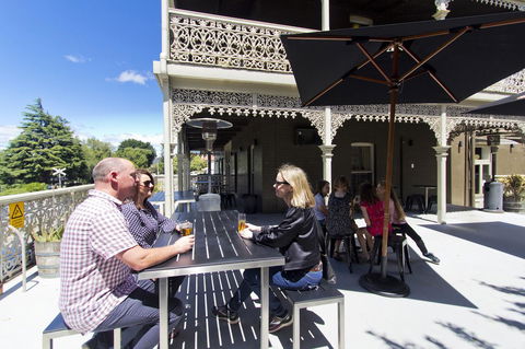 Deloraine Hotel - Renee 9