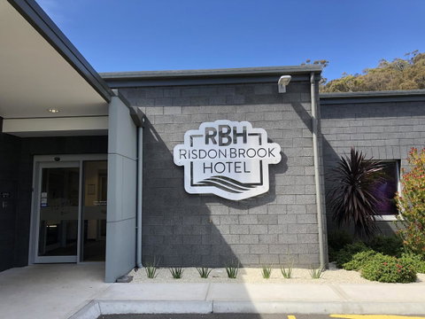Risdon Brook Hotel - Internet Find 0