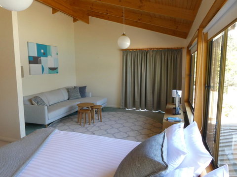 Osprey Lodge & Bungalow - Swimm 11
