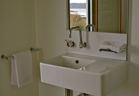 Cloudy Bay Beach House - Internet Find 20