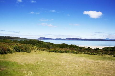Cloudy Bay Beach House - Internet Find 40