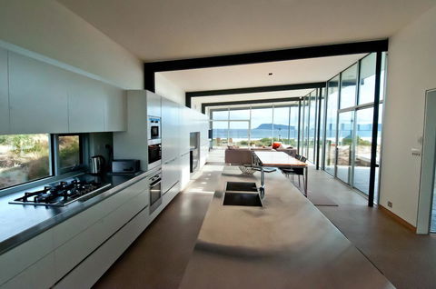 Cloudy Bay Beach House - Internet Find 31