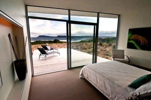 Cloudy Bay Beach House - Internet Find 22