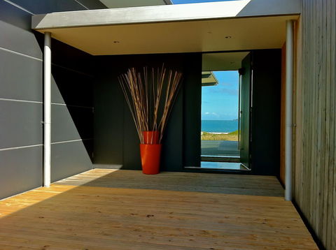 Cloudy Bay Beach House - Internet Find 17