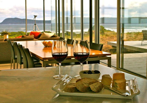 Cloudy Bay Beach House - Internet Find 21