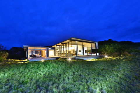 Cloudy Bay Beach House - Internet Find 42