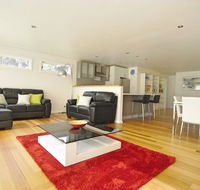 Seaview Apartment - Internet Find