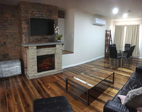 3ree- Spacious & Charming Apartment - Renee 12