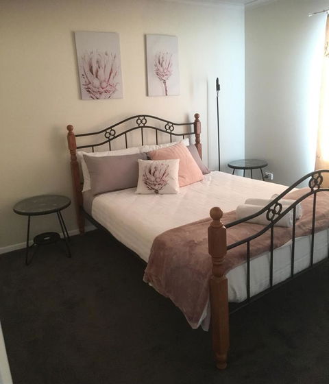 3ree- Spacious & Charming Apartment - Renee 14