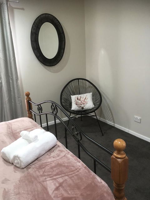 3ree- Spacious & Charming Apartment - Renee 5