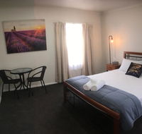 3ree- Spacious  Charming Apartment - Internet Find