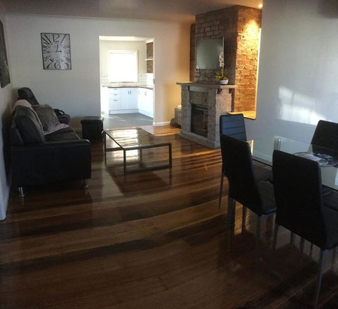 3ree- Spacious & Charming Apartment - Renee 11