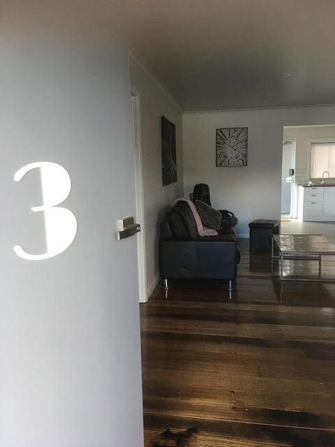 3ree- Spacious & Charming Apartment - Renee 15