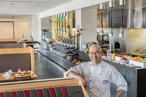 PARKROYAL Melbourne Airport - Swimm 6