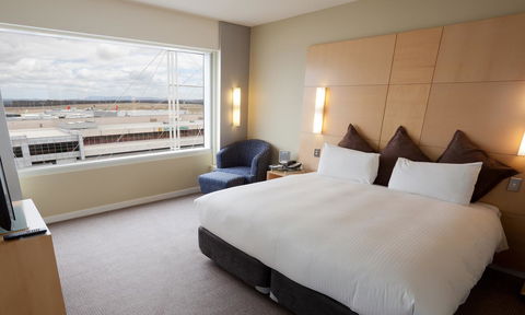 PARKROYAL Melbourne Airport - Swimm 14