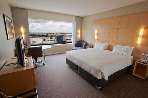 PARKROYAL Melbourne Airport - Swimm 32