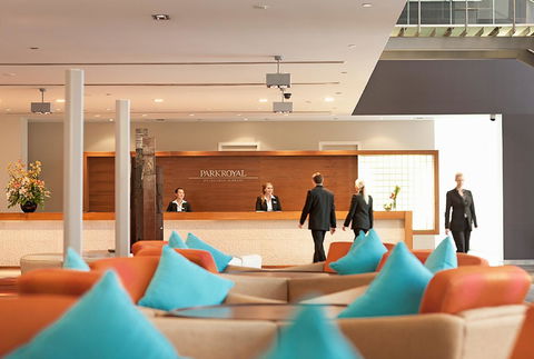 PARKROYAL Melbourne Airport - Swimm 8