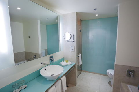 PARKROYAL Melbourne Airport - Swimm 21