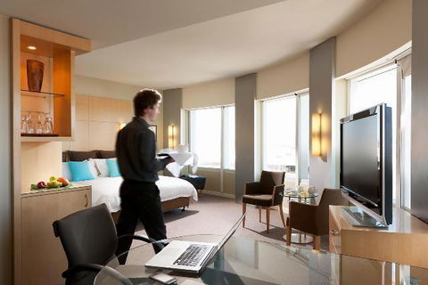 PARKROYAL Melbourne Airport - Swimm 43