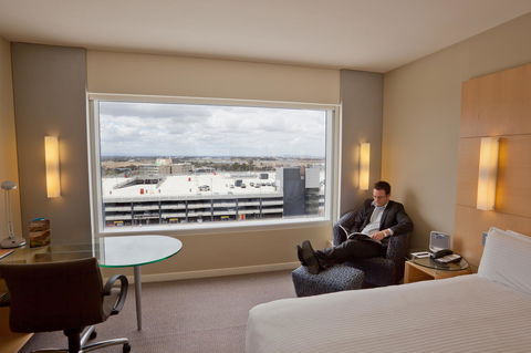 PARKROYAL Melbourne Airport - Swimm 17