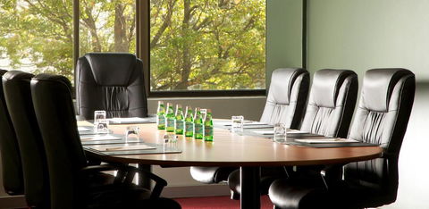 Holiday Inn Melbourne Airport - Swimm 27