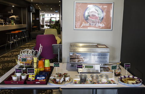 Holiday Inn Melbourne Airport - Swimm 22