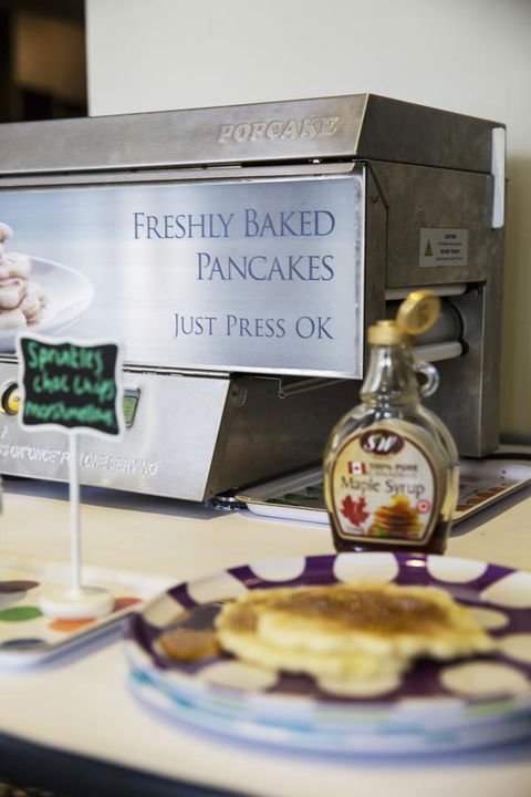 Holiday Inn Melbourne Airport - Swimm 24