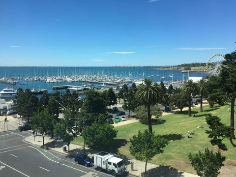 Geelong Waterfront Penthouse Apartment - Internet Find 2