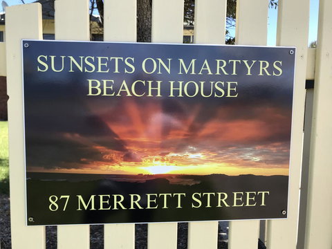 Sunsets On Martyrs Beach House - Ocean Views - Renee 21