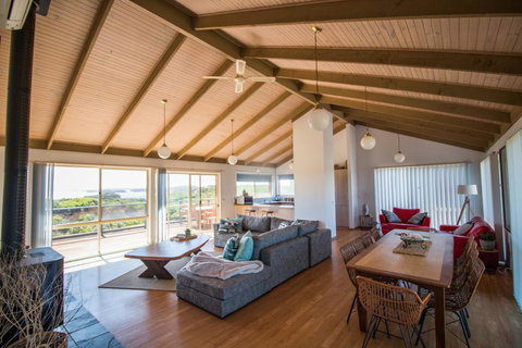 Sunsets On Martyrs Beach House - Ocean Views - Renee 0