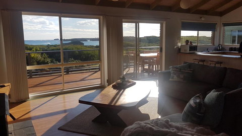 Sunsets On Martyrs Beach House - Ocean Views - Renee 1