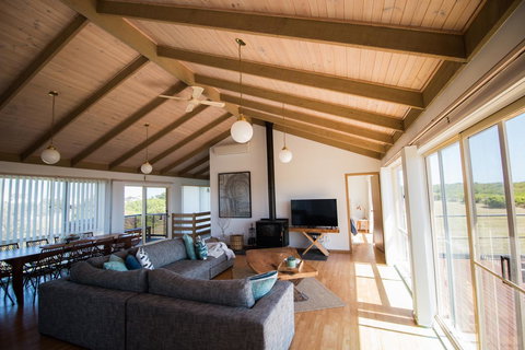 Sunsets On Martyrs Beach House - Ocean Views - Renee 2