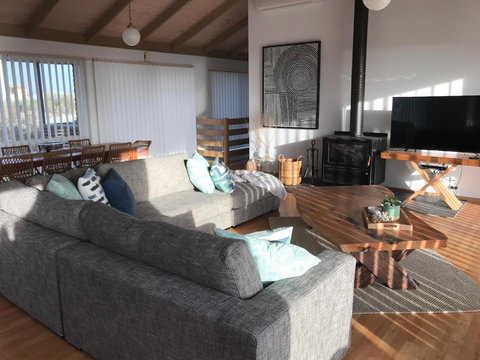 Sunsets On Martyrs Beach House - Ocean Views - Renee 10