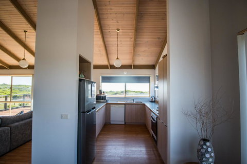 Sunsets On Martyrs Beach House - Ocean Views - Renee 4