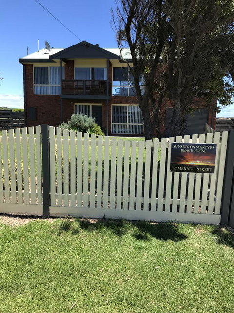 Sunsets On Martyrs Beach House - Ocean Views - Renee 20