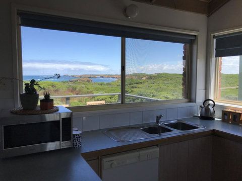 Sunsets On Martyrs Beach House - Ocean Views - Renee 8