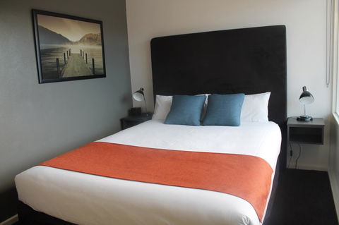 Rochester Motel - Renee 1