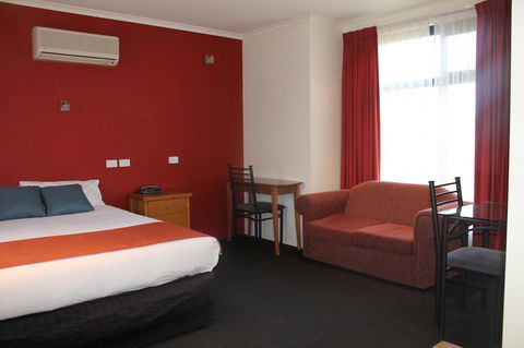 Rochester Motel - Renee 13