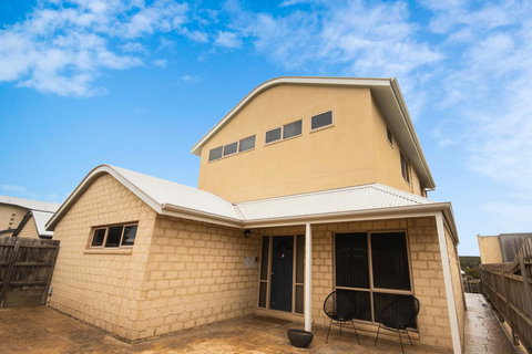 The Pitch - Swimm 35