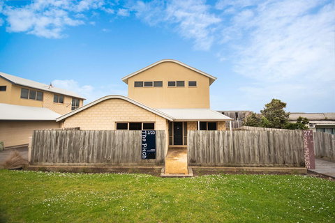 The Pitch - Swimm 37