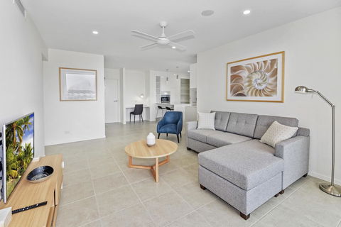 Direct Hotels - Aquarius Kawana - Internet Find 21