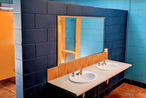 Cool Bananas Backpackers - Internet Find 12