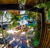Cool Bananas Backpackers - Internet Find