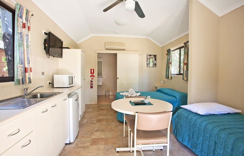 Captain Cook Holiday Village 1770 - Internet Find 13