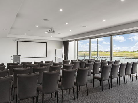 BEST WESTERN PLUS Lake Kawana Hotel - Internet Find 43