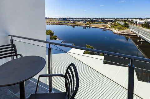 BEST WESTERN PLUS Lake Kawana Hotel - Internet Find 9