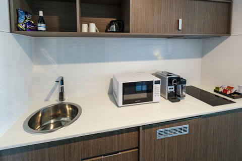 BEST WESTERN PLUS Lake Kawana Hotel - Internet Find 10