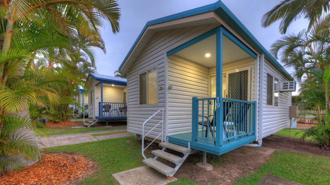 Alex Beach Cabins And Tourist Park - Swimm 35
