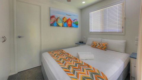 Alex Beach Cabins And Tourist Park - Swimm 27